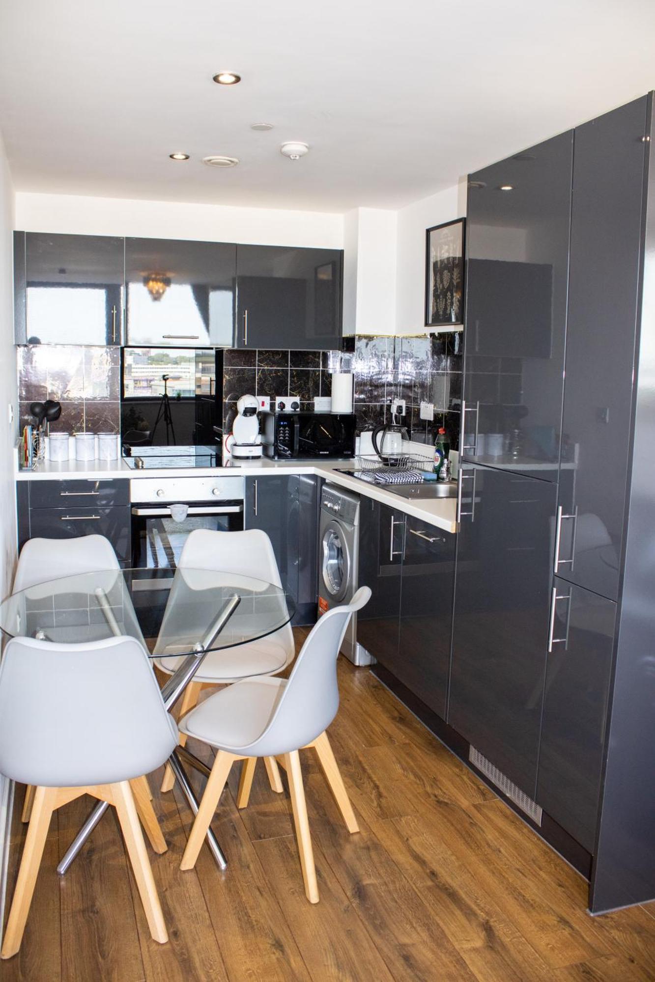 Sidemerseylivings - Central, Bright, And Convenient 2-Bedroom Apartment With Parking Liverpool Eksteriør billede